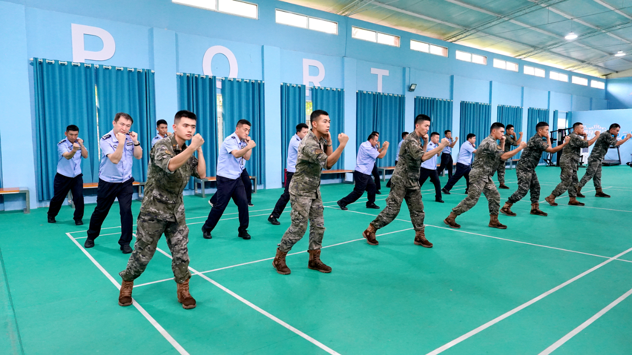 南川监狱邀请驻狱武警官兵共同庆祝建军97周年